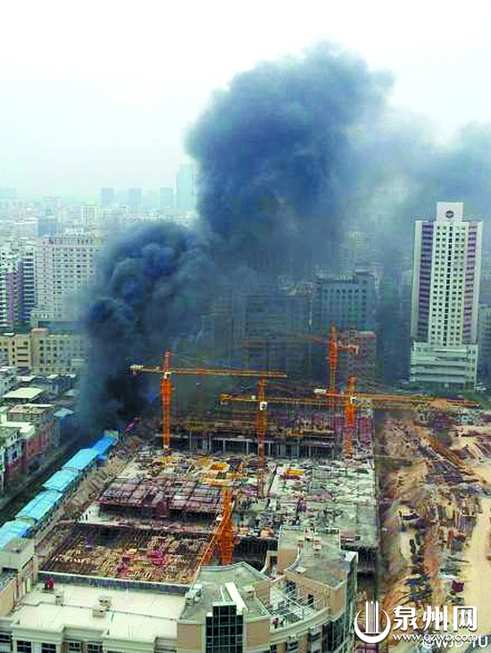 從高處拍到的失火現(xiàn)場