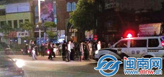 附近居民拍下事發(fā)后現(xiàn)場(chǎng)