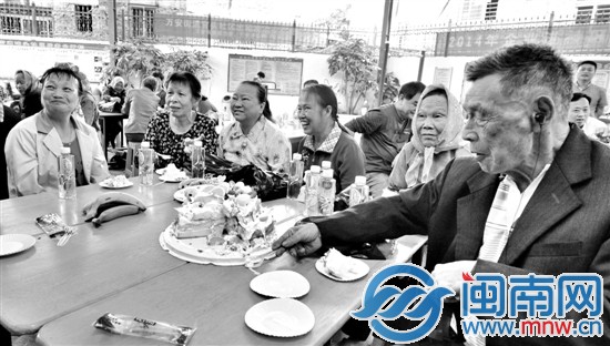 三十八名老人集體慶生