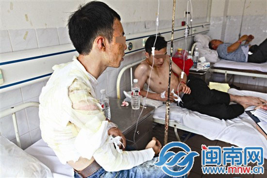 受傷的兩名男子，目前仍在醫(yī)院治療