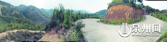 事發(fā)現(xiàn)場(chǎng),是下坡又拐彎的路段