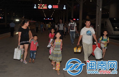 重慶直達(dá)泉州首趟動(dòng)車(chē)