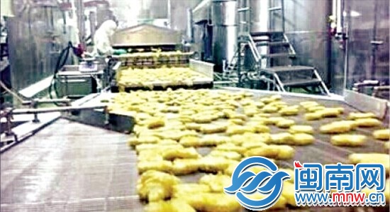 經(jīng)過(guò)大型絞肉機(jī)乳化、裹粉，過(guò)期的原料吃不出來(lái)（視