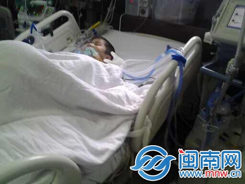 小少航住進(jìn)重癥病房,醫(yī)院下了病危通知